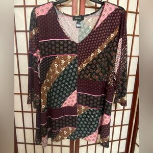 S35) Karen Kane Boho 3X Patchwork Look Sharkbite Hem Flowy V-Neck Colorful Tunic
